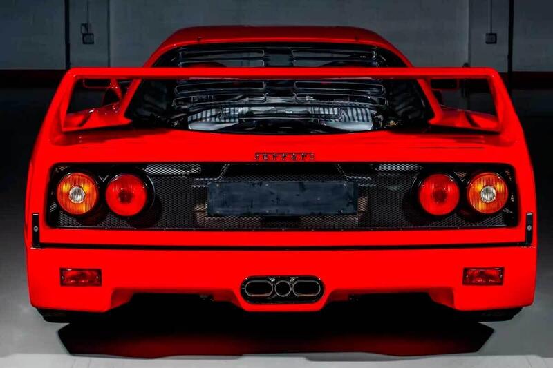 Detail Ferrari F40 zapletenej v medzinárodnom právnom spore