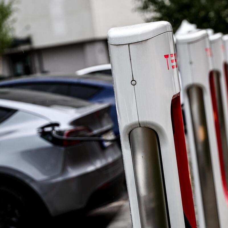 Číňania z CATL berú všetko: superbatérie pre autá a tvrdý boj o vzácne kovy