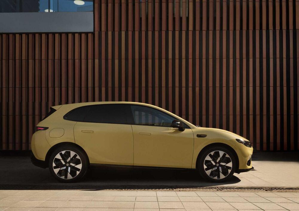 Leapmotor B05 prichádza do Talianska od 22 900 €: 218 k, zadný náhon a batéria v ráme ako výzva pre ID.3 a MG4