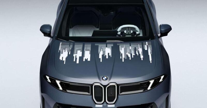 BMW iX3 Flow Edition, arriva il SUV elettrico che cambia colore davvero