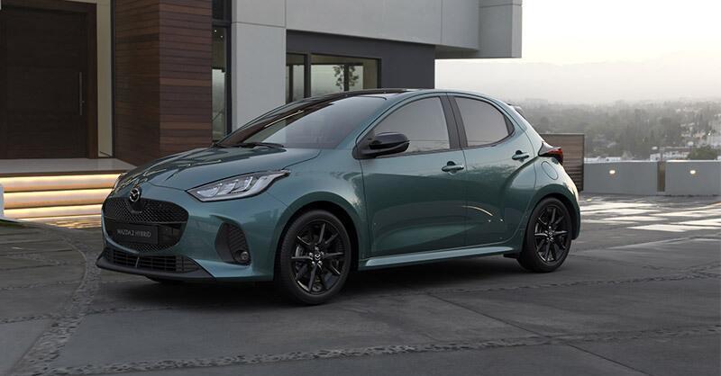 Mazda2 Hybrid 2026: tri nové farby, bohatšia výbava a špičková bezpečnosť v celej ponuke