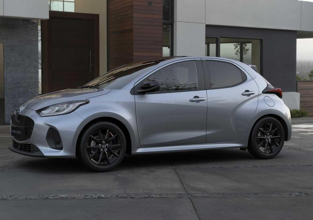 Mazda2 Hybrid 2026: tri nové farby, bohatšia výbava a špičková bezpečnosť v celej ponuke