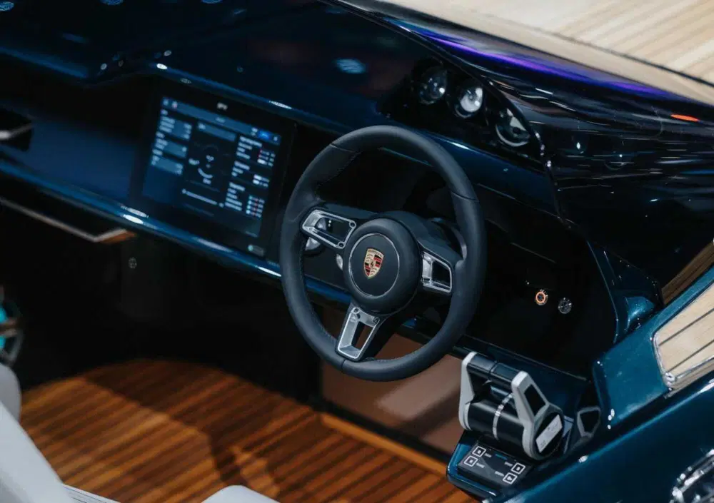 Porsche Macan Turbo rozväzuje laná: Frauscher 790 Spectre prináša na vodu 400 kW z elektrickej Macan