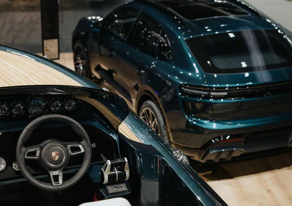 Porsche Macan Turbo rozväzuje laná: Frauscher 790 Spectre prináša na vodu 400 kW z elektrickej Macan